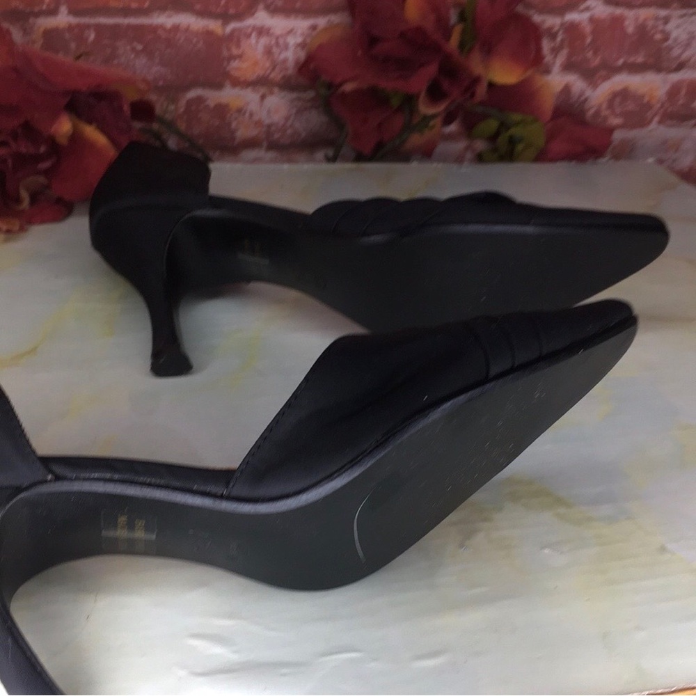 Vintage Step Up Elegant Black Satin Pumps with Rhinestone Detail - Picture 8 of 9
